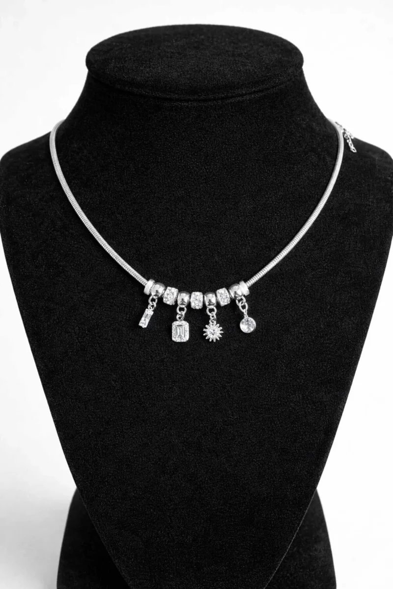 Işıltılı Baget Taşlı ve Yıldız Figürlü Charm Kolye